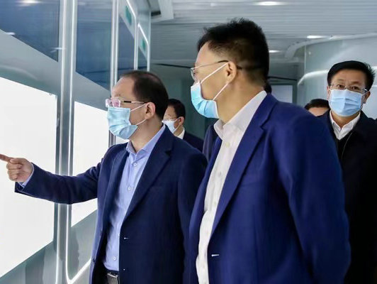 江苏省副省长胡广杰一行赴2026年国际足联世界杯药业考察调研